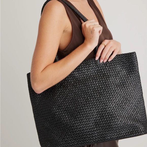 Elegant Black Woven Tote Bag - Picture 7 of 7